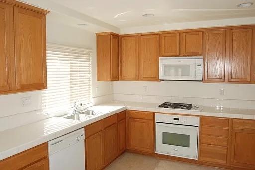 Detail Gallery Image 4 of 10 For 10845 Peony Place Dr, Stockton,  CA 95209 - 3 Beds | 2/1 Baths