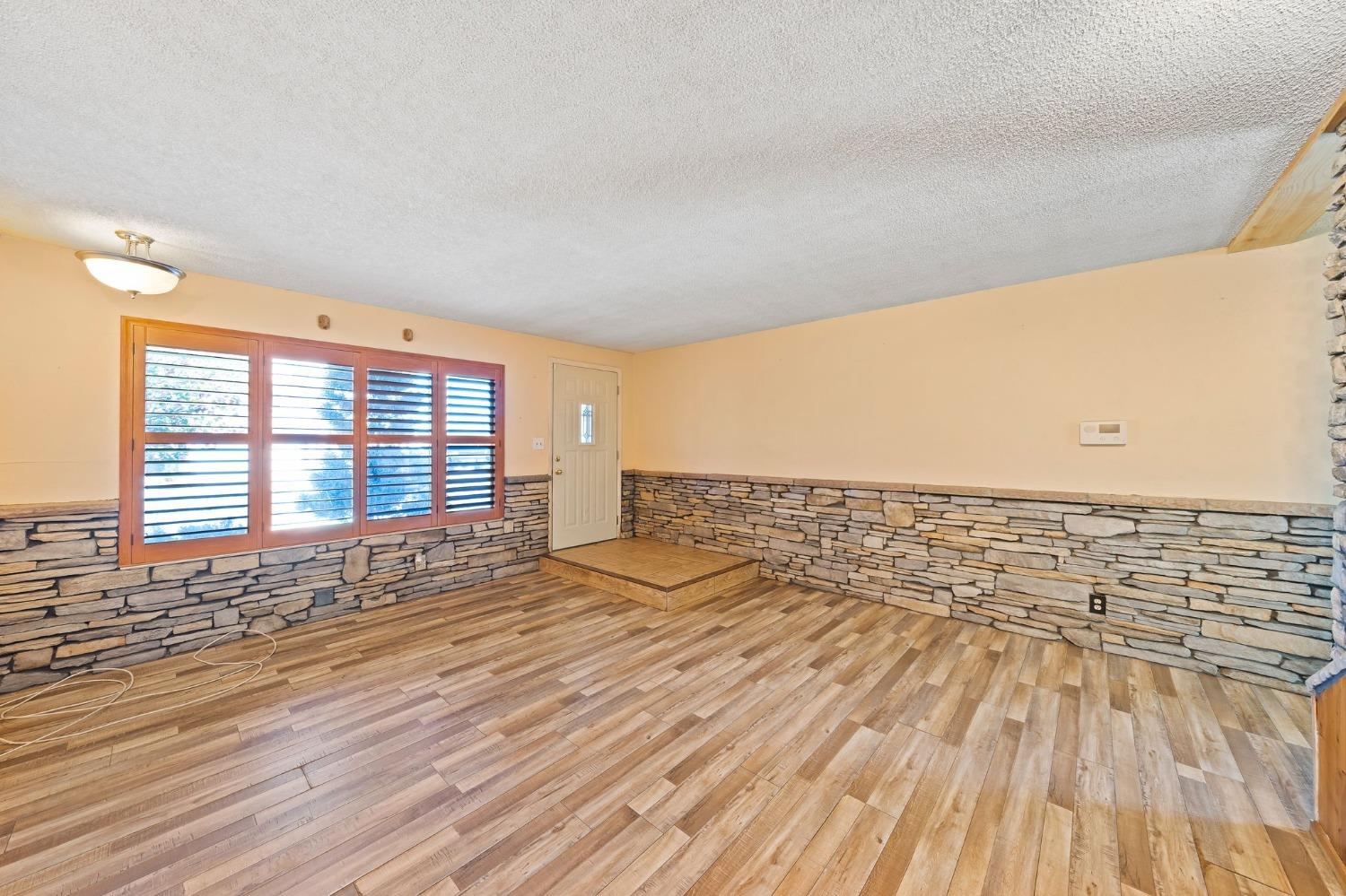 Detail Gallery Image 7 of 43 For 702 Erie Dr, Stockton,  CA 95210 - 4 Beds | 2 Baths