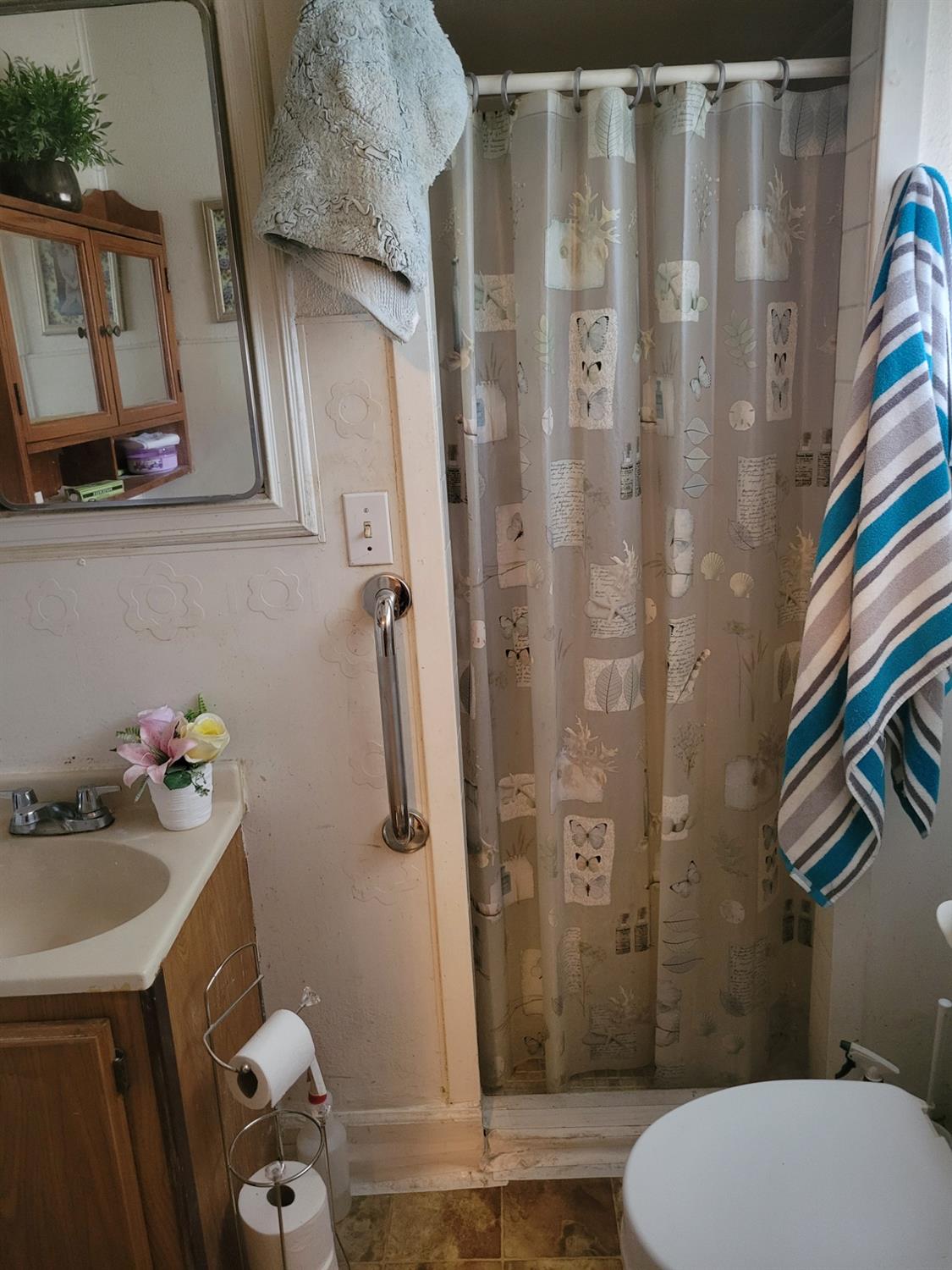 Detail Gallery Image 18 of 25 For 6023 Camellia Ln, Sacramento,  CA 95824 - – Beds | – Baths