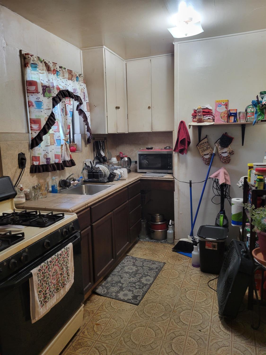 Detail Gallery Image 15 of 25 For 6023 Camellia Ln, Sacramento,  CA 95824 - – Beds | – Baths