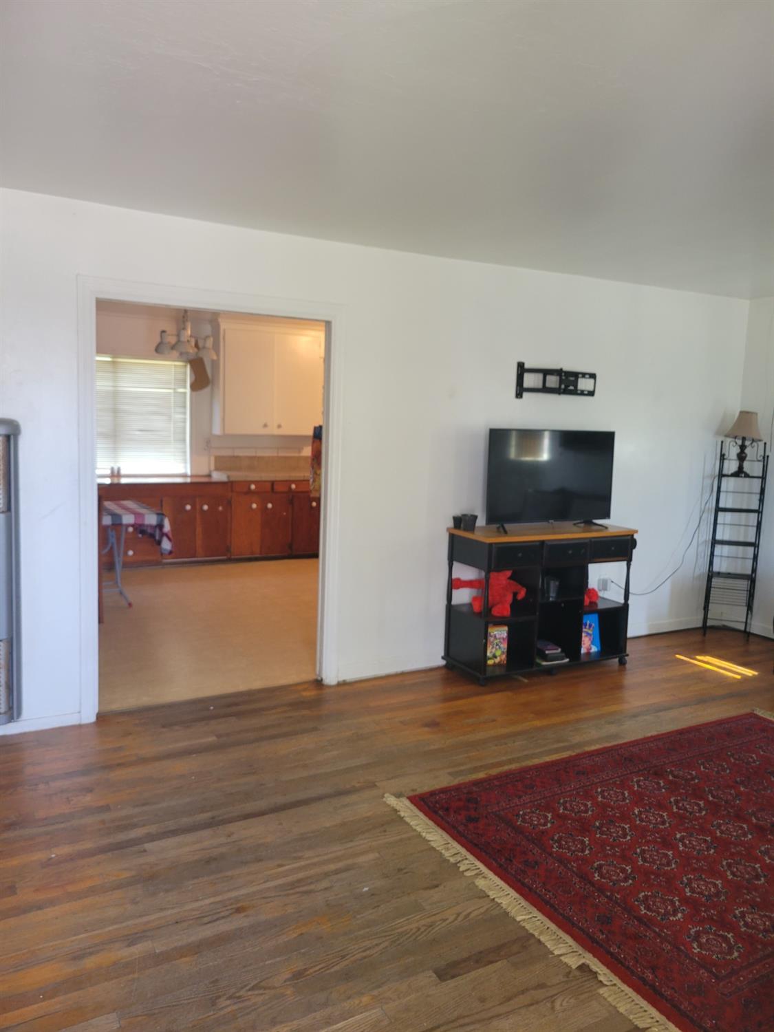 Detail Gallery Image 3 of 25 For 6023 Camellia Ln, Sacramento,  CA 95824 - – Beds | – Baths