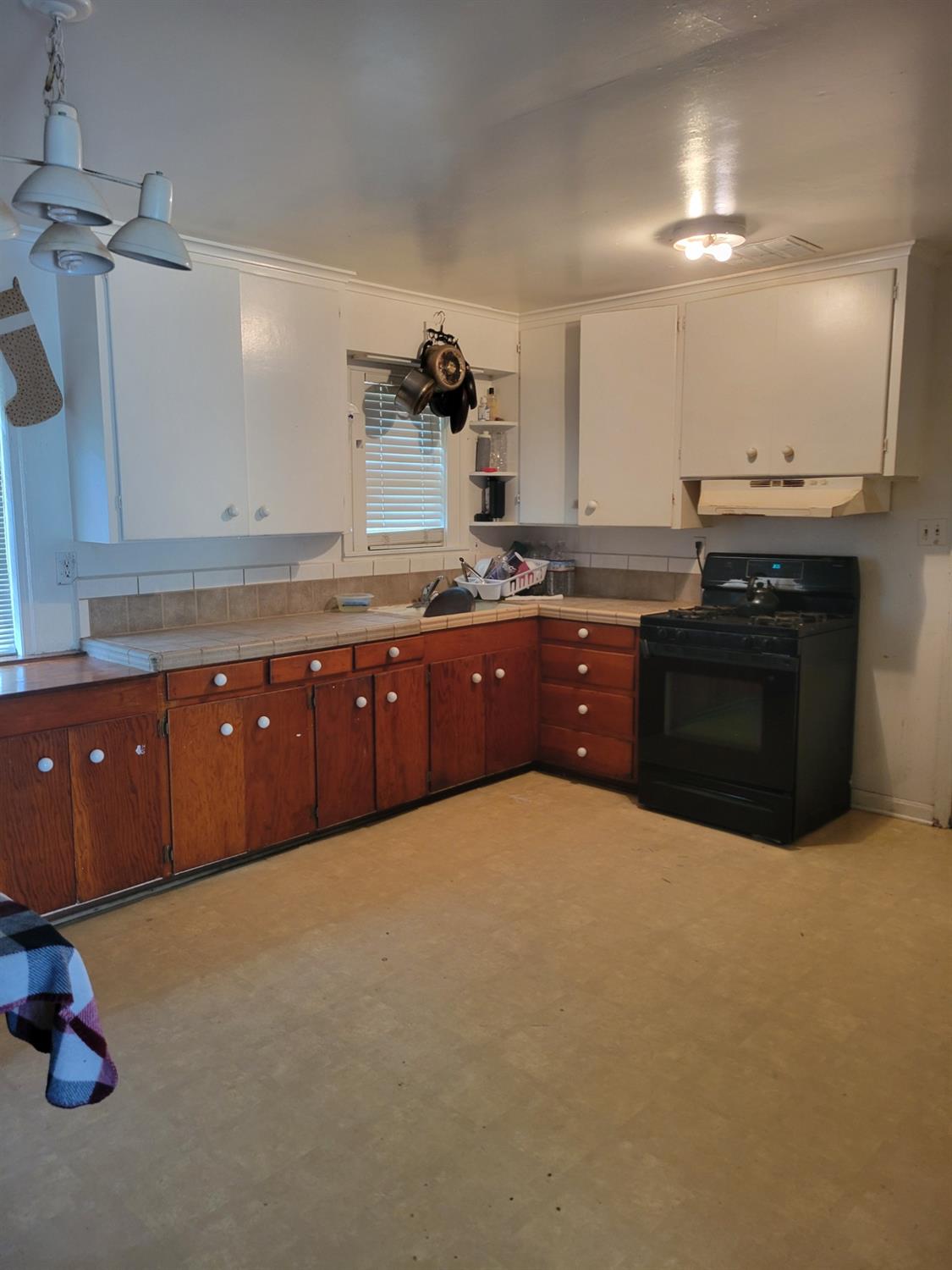 Detail Gallery Image 4 of 25 For 6023 Camellia Ln, Sacramento,  CA 95824 - – Beds | – Baths
