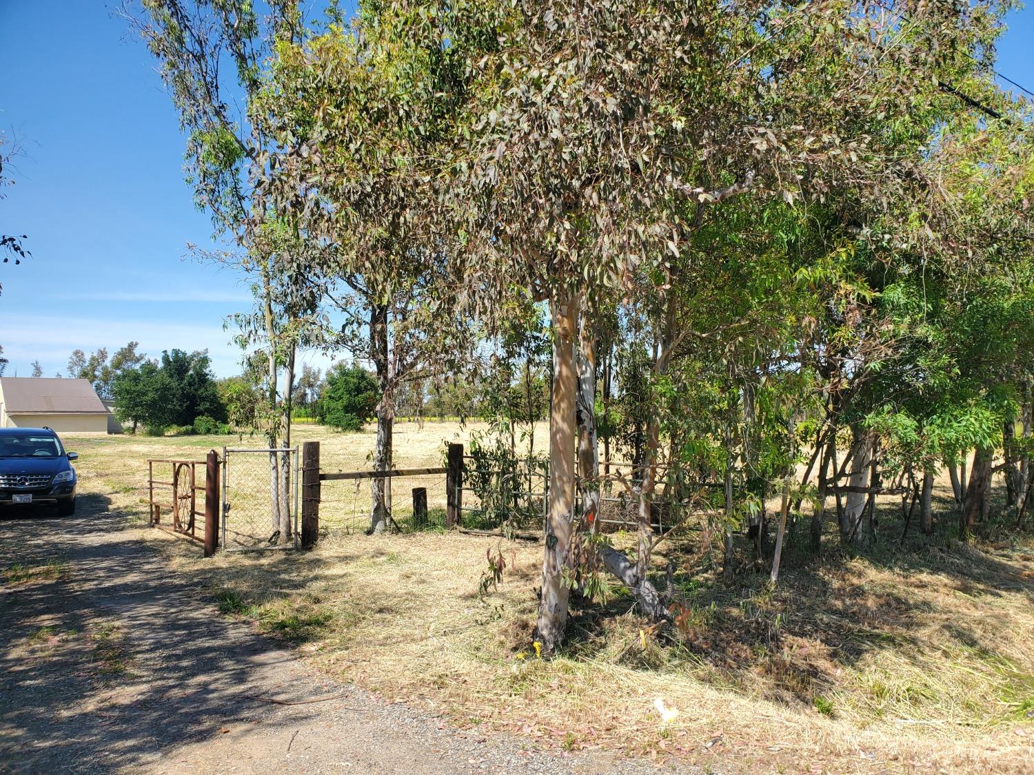Detail Gallery Image 2 of 46 For 2001 E Eight Mile Rd, Lodi,  CA 95242 - 3 Beds | 2 Baths