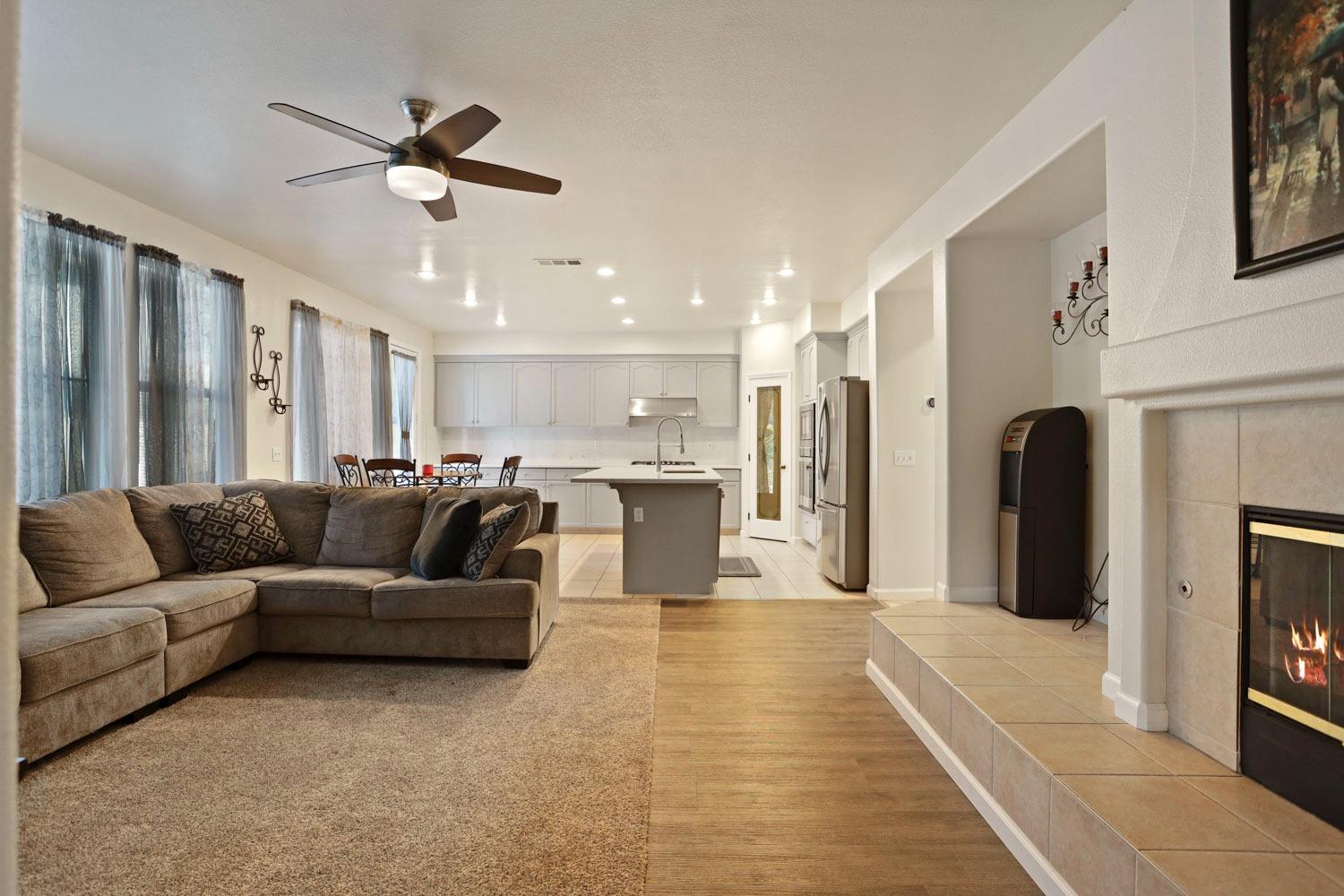 Detail Gallery Image 21 of 54 For 10831 Meadowmont Way, Stockton,  CA 95219 - 5 Beds | 3 Baths