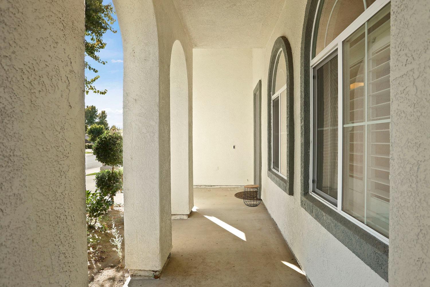 Detail Gallery Image 3 of 54 For 10831 Meadowmont Way, Stockton,  CA 95219 - 5 Beds | 3 Baths