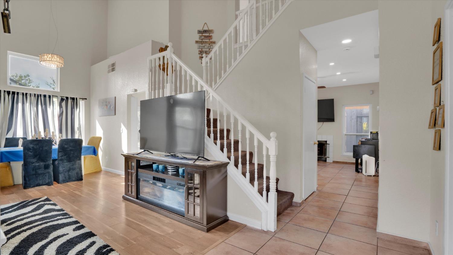 Detail Gallery Image 5 of 23 For 2033 Middle River Dr, Stockton,  CA 95206 - 4 Beds | 3 Baths