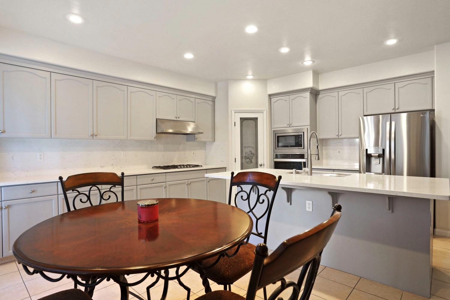 Detail Gallery Image 24 of 54 For 10831 Meadowmont Way, Stockton,  CA 95219 - 5 Beds | 3 Baths