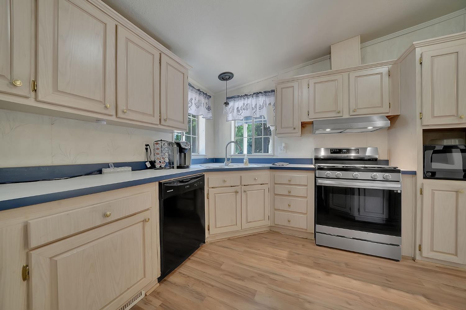 Detail Gallery Image 10 of 32 For 20521 Highway 88 11, Pine Grove,  CA 95665 - 3 Beds | 2 Baths