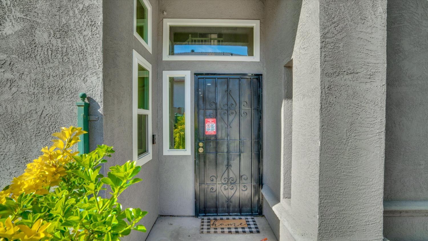 Detail Gallery Image 4 of 23 For 2033 Middle River Dr, Stockton,  CA 95206 - 4 Beds | 3 Baths