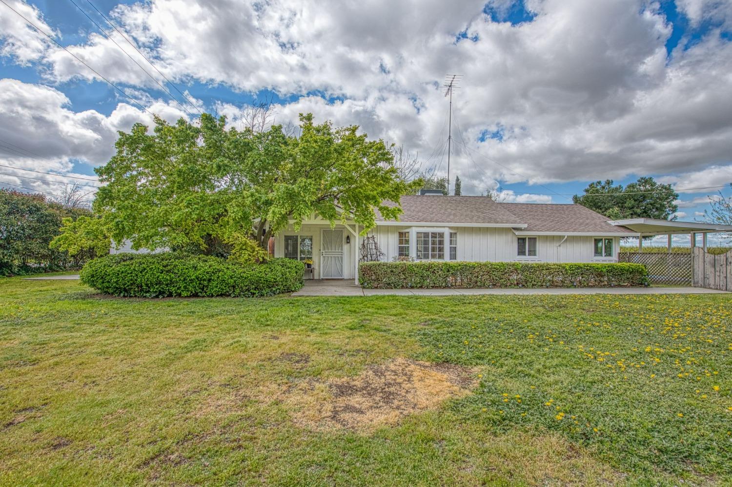 Detail Gallery Image 2 of 88 For 8029 Fruitland, Winton,  CA 95388 - 2 Beds | 1 Baths