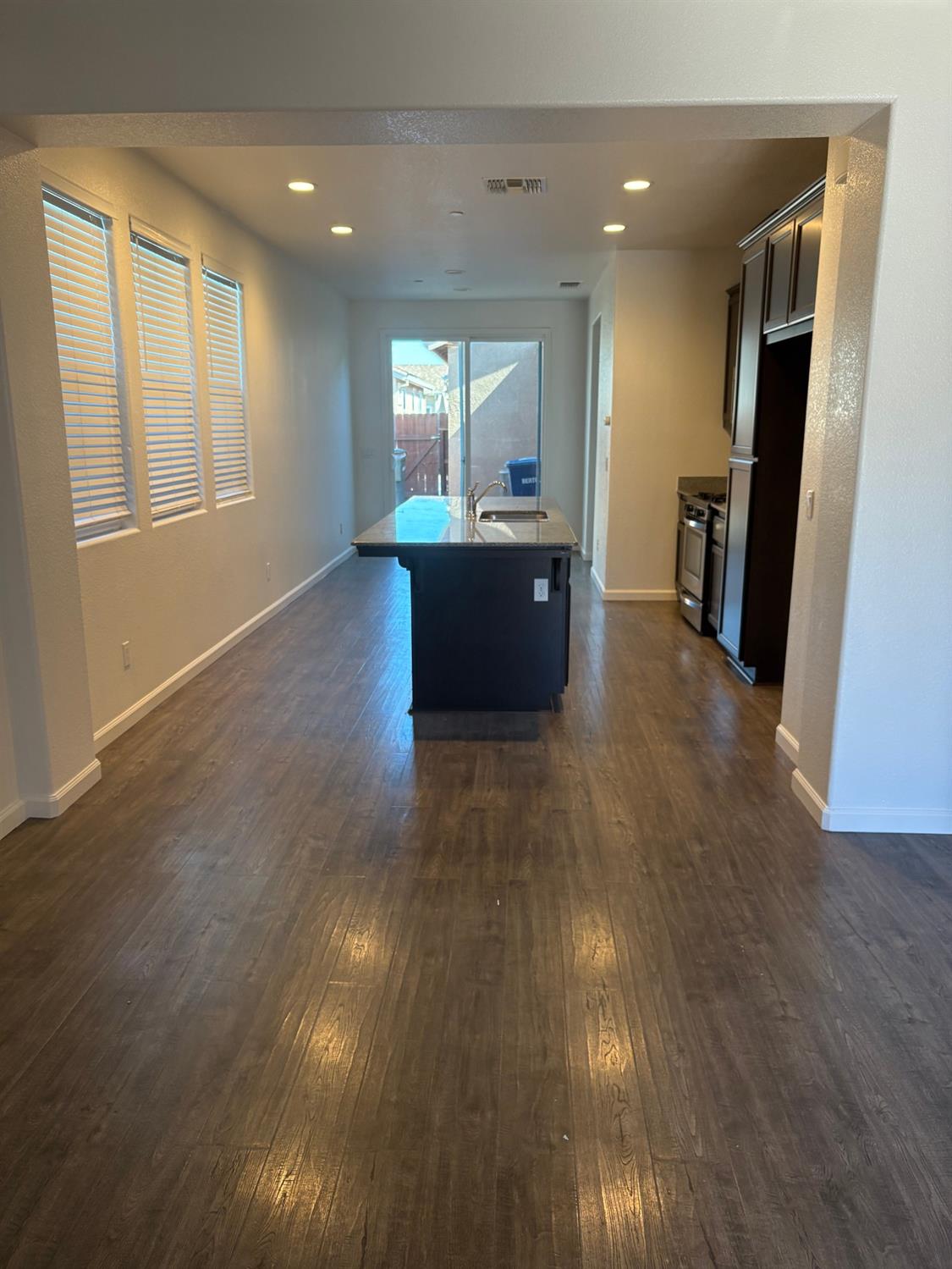 Detail Gallery Image 9 of 18 For 808 Castellona Dr, Newman,  CA 95360 - 3 Beds | 2 Baths
