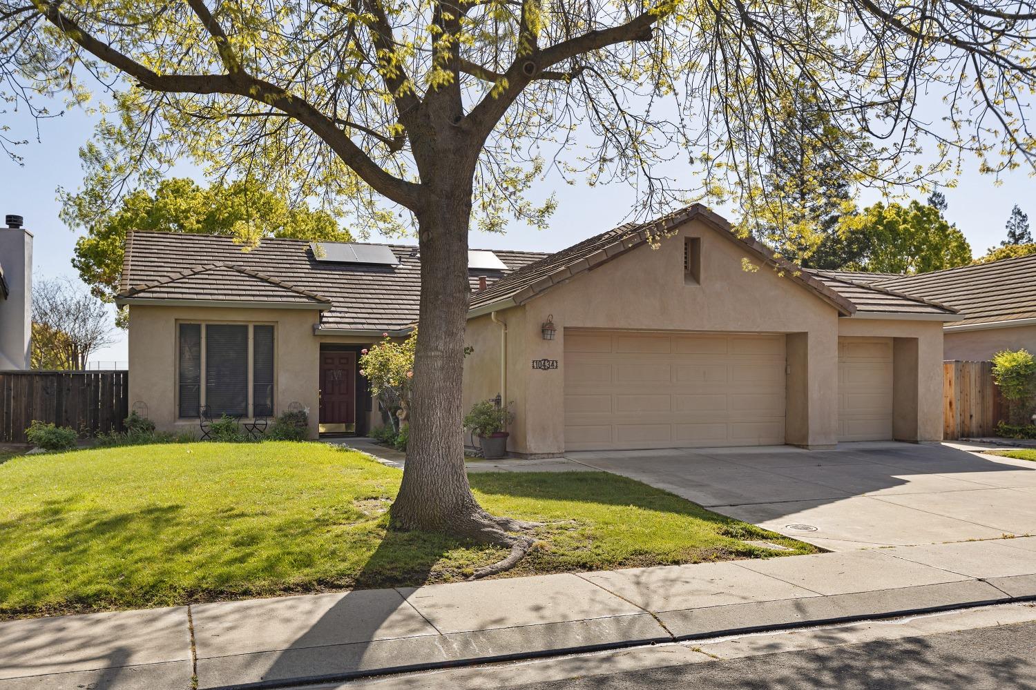 Detail Gallery Image 2 of 30 For 10434 Donner Ave, Stockton,  CA 95209 - 4 Beds | 2 Baths