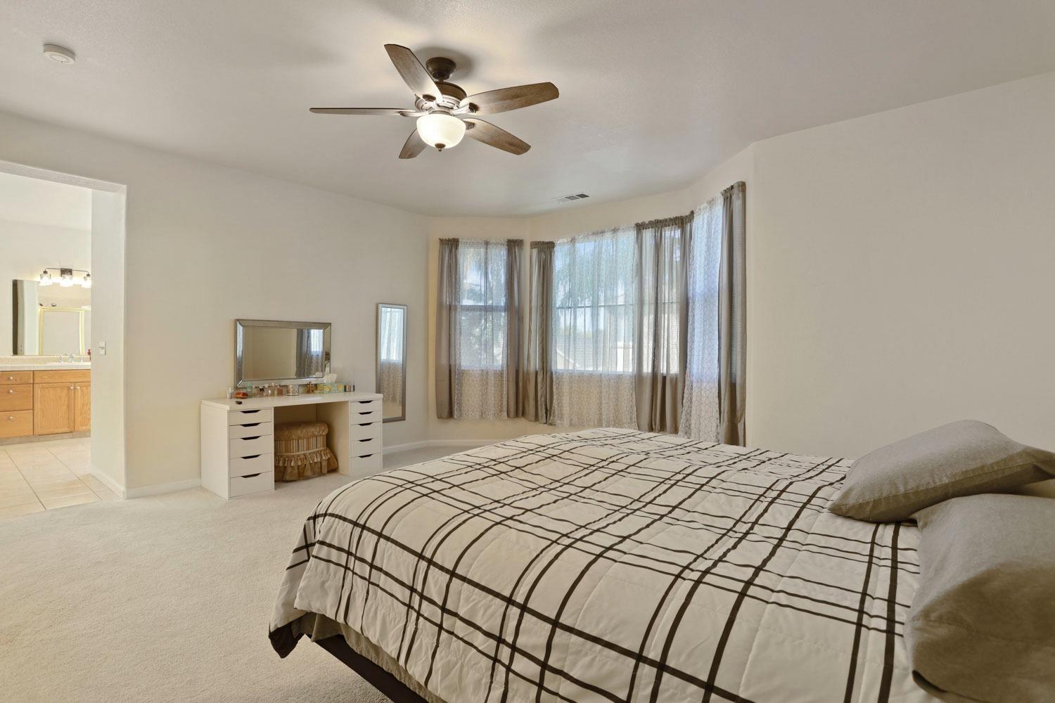 Detail Gallery Image 30 of 54 For 10831 Meadowmont Way, Stockton,  CA 95219 - 5 Beds | 3 Baths