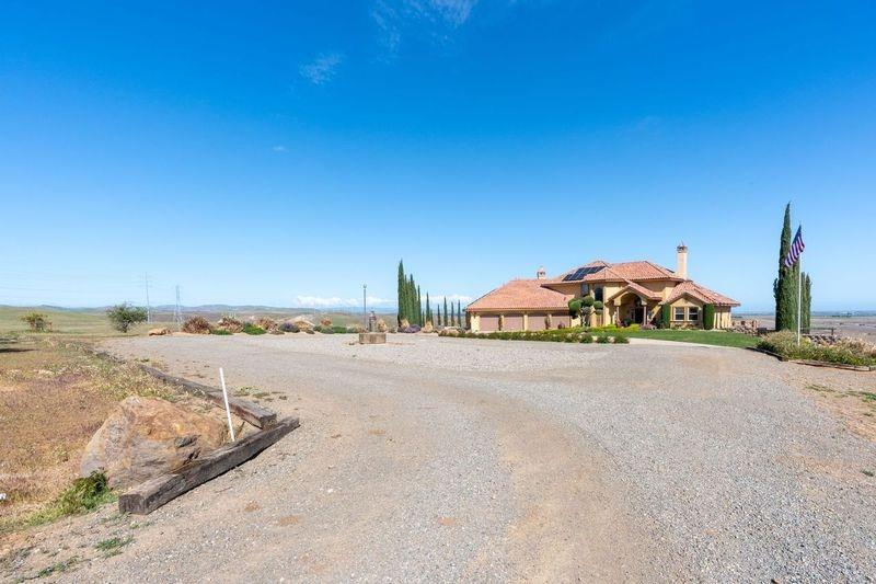 Detail Gallery Image 8 of 99 For 20711 Canyon Rd, Los Banos,  CA 93635 - 4 Beds | 3/1 Baths