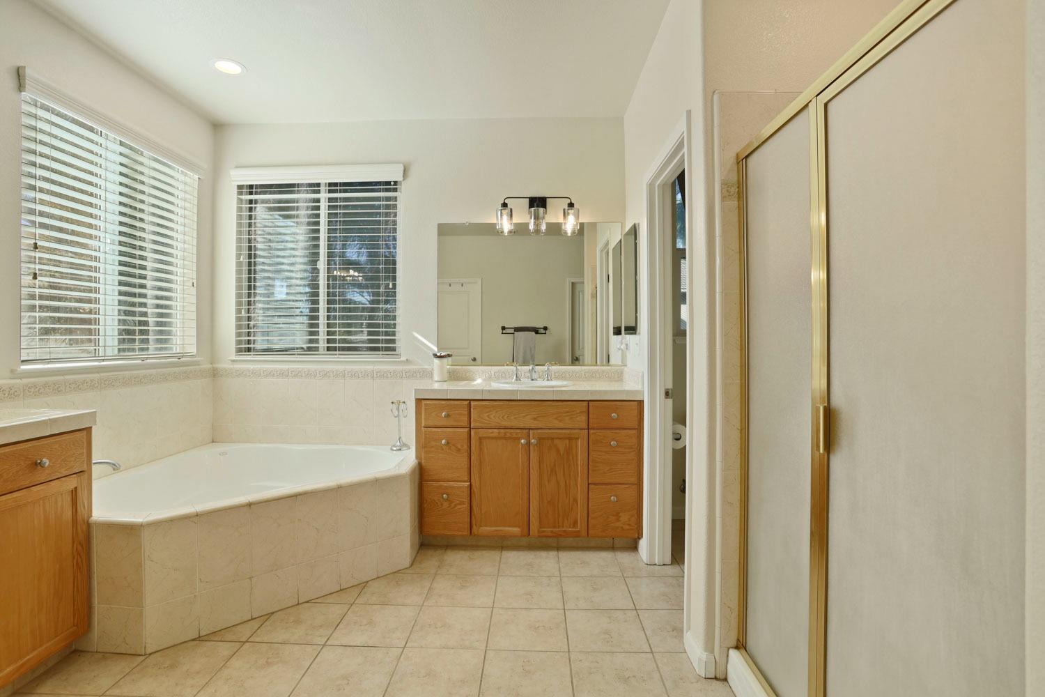 Detail Gallery Image 32 of 54 For 10831 Meadowmont Way, Stockton,  CA 95219 - 5 Beds | 3 Baths