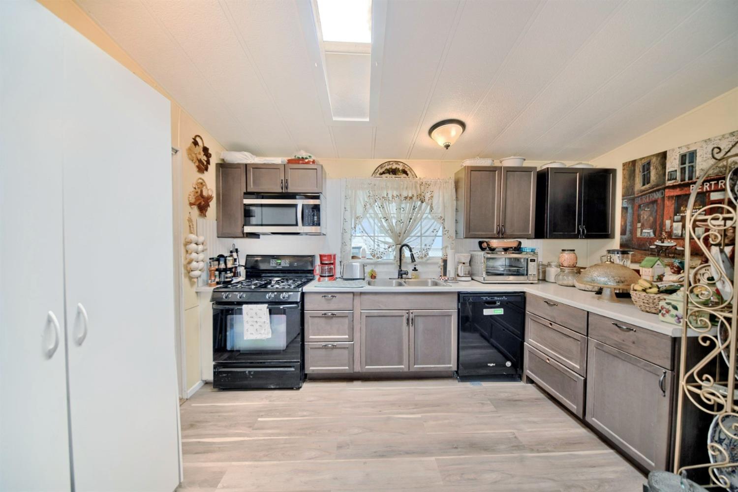 Detail Gallery Image 8 of 74 For 47 Clipper Ln, Modesto,  CA 95356 - 3 Beds | 2 Baths