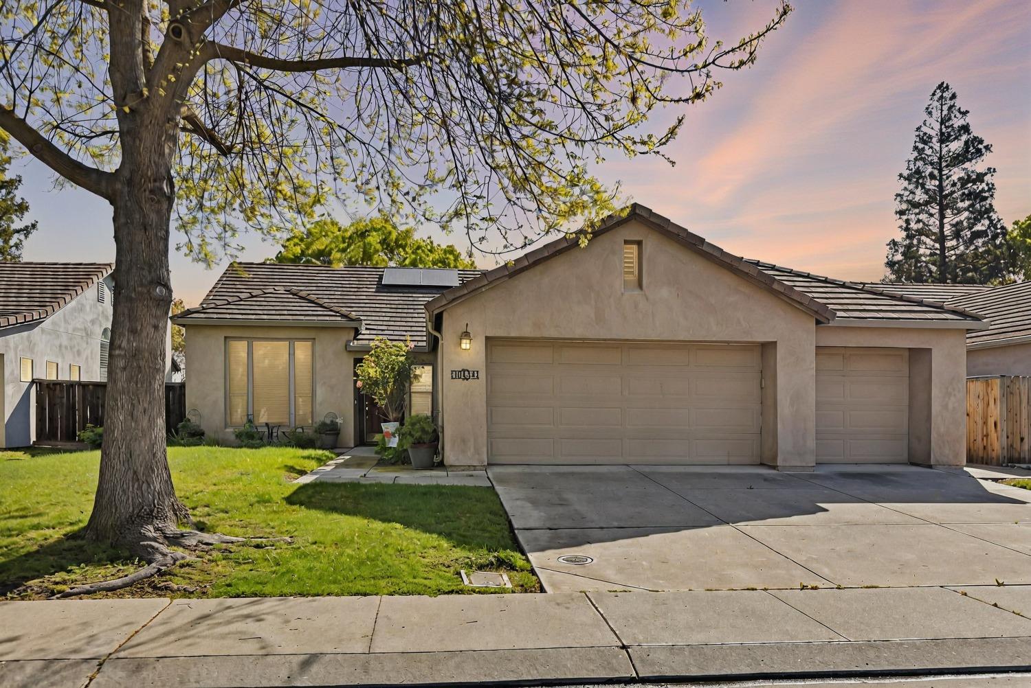 Detail Gallery Image 1 of 30 For 10434 Donner Ave, Stockton,  CA 95209 - 4 Beds | 2 Baths