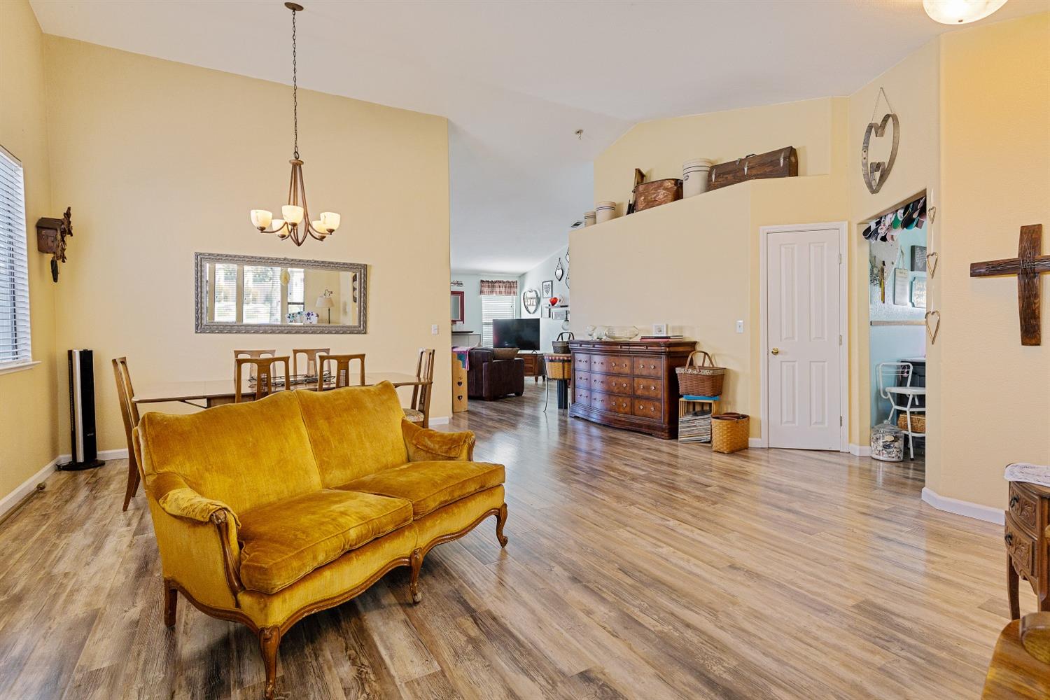 Detail Gallery Image 6 of 30 For 10434 Donner Ave, Stockton,  CA 95209 - 4 Beds | 2 Baths