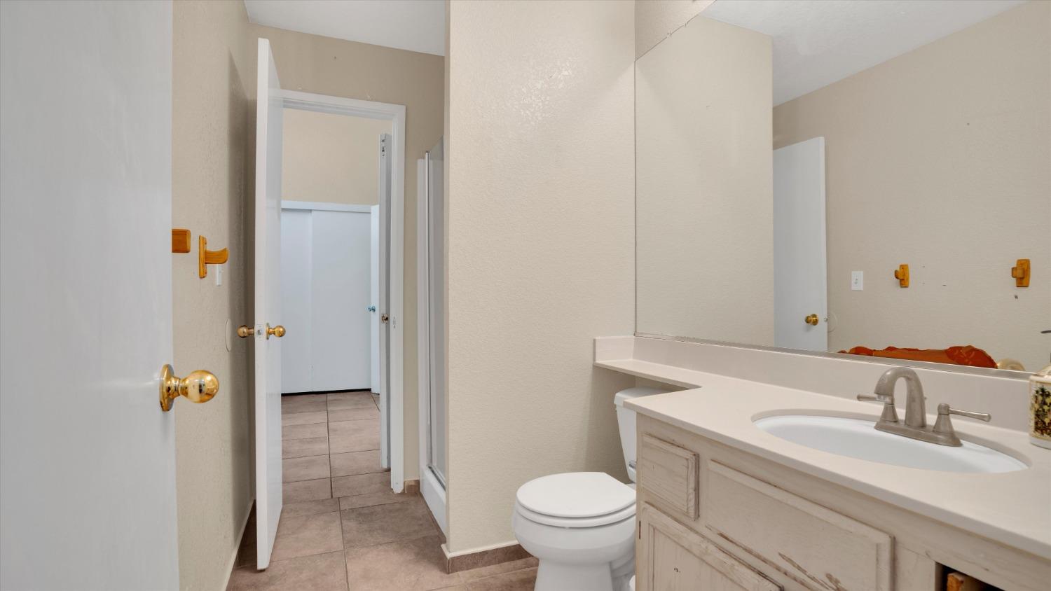 Detail Gallery Image 10 of 23 For 2033 Middle River Dr, Stockton,  CA 95206 - 4 Beds | 3 Baths