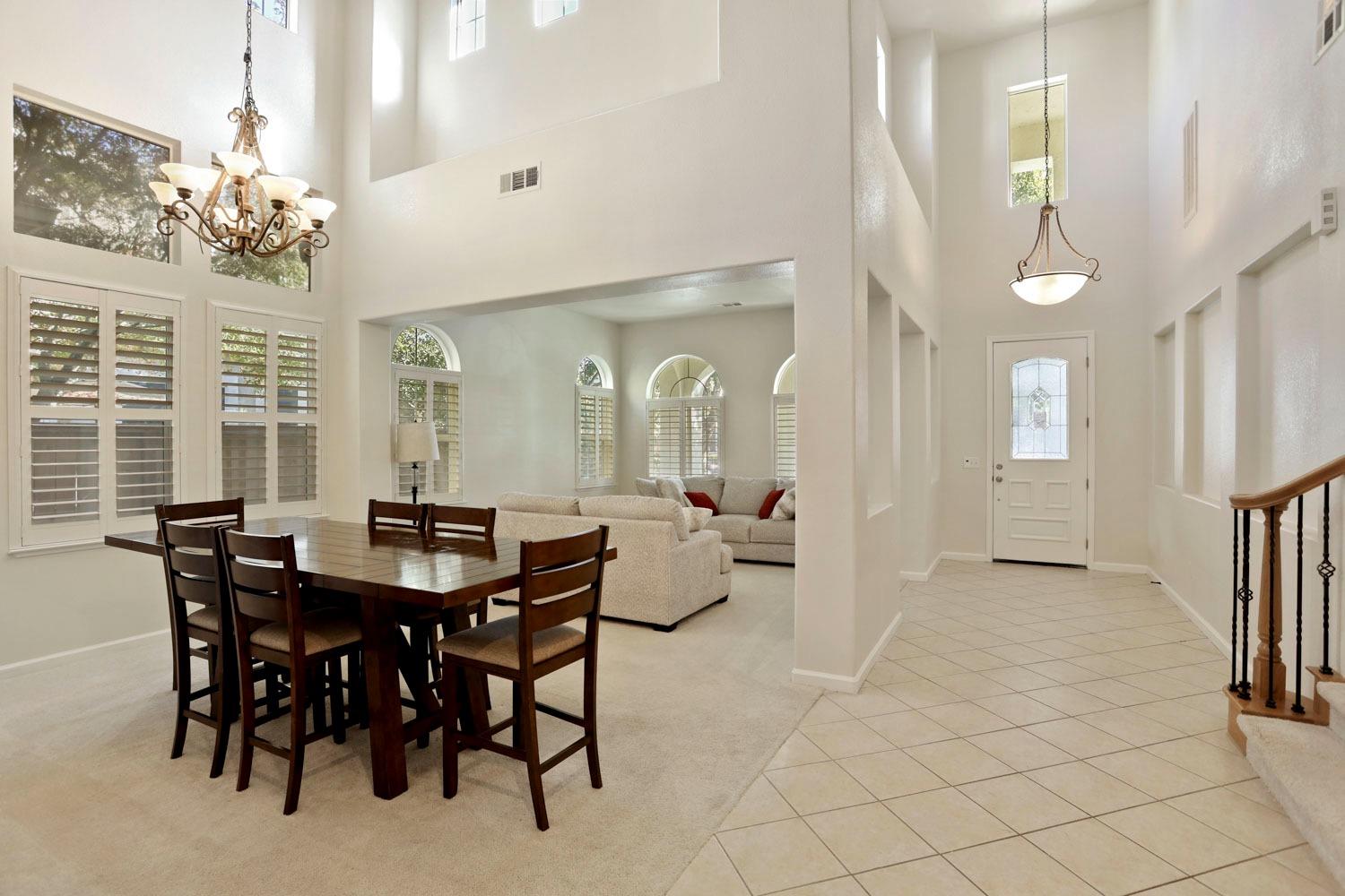 Detail Gallery Image 12 of 54 For 10831 Meadowmont Way, Stockton,  CA 95219 - 5 Beds | 3 Baths
