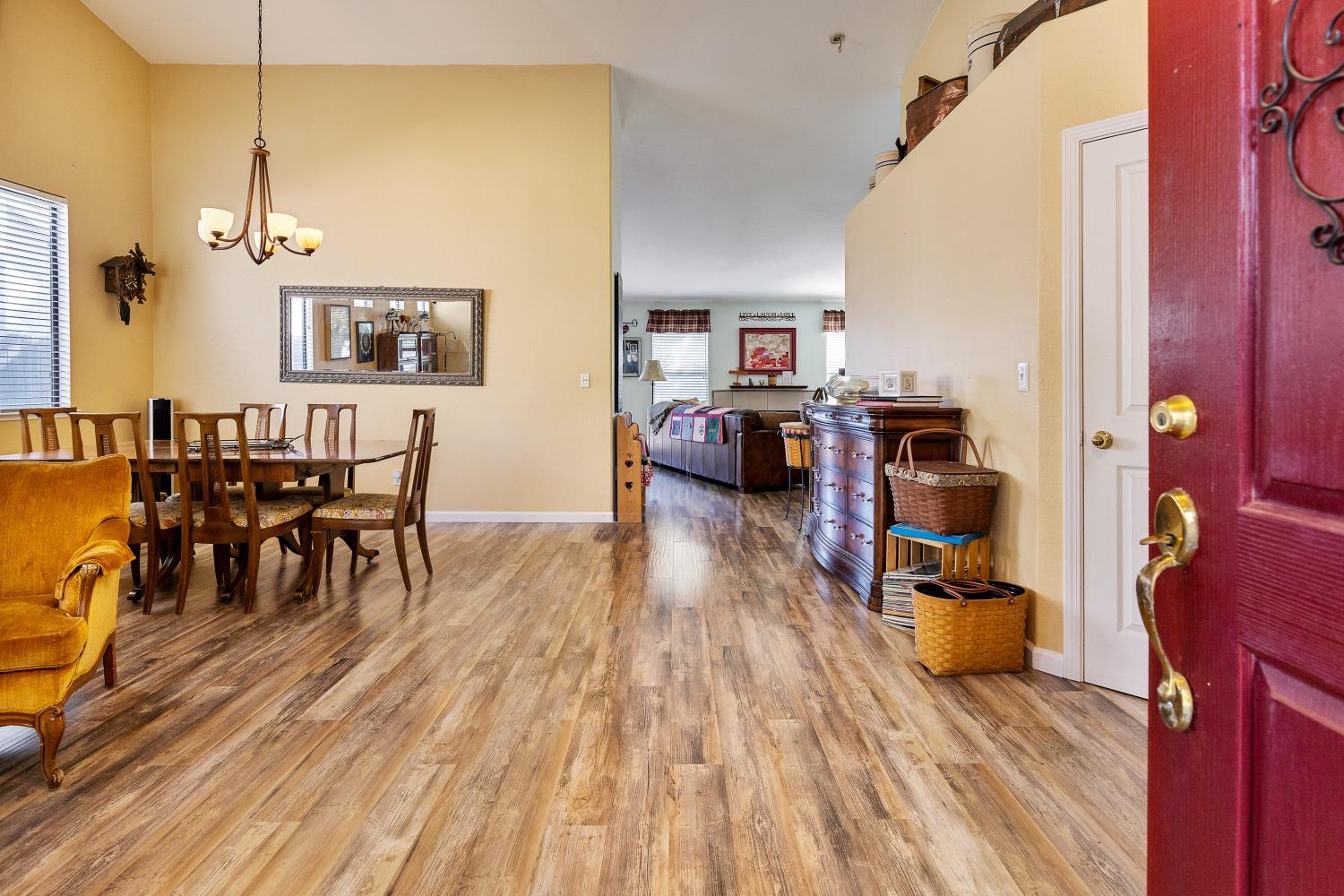 Detail Gallery Image 4 of 30 For 10434 Donner Ave, Stockton,  CA 95209 - 4 Beds | 2 Baths