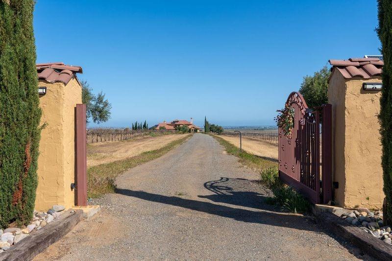 Detail Gallery Image 7 of 99 For 20711 Canyon Rd, Los Banos,  CA 93635 - 4 Beds | 3/1 Baths