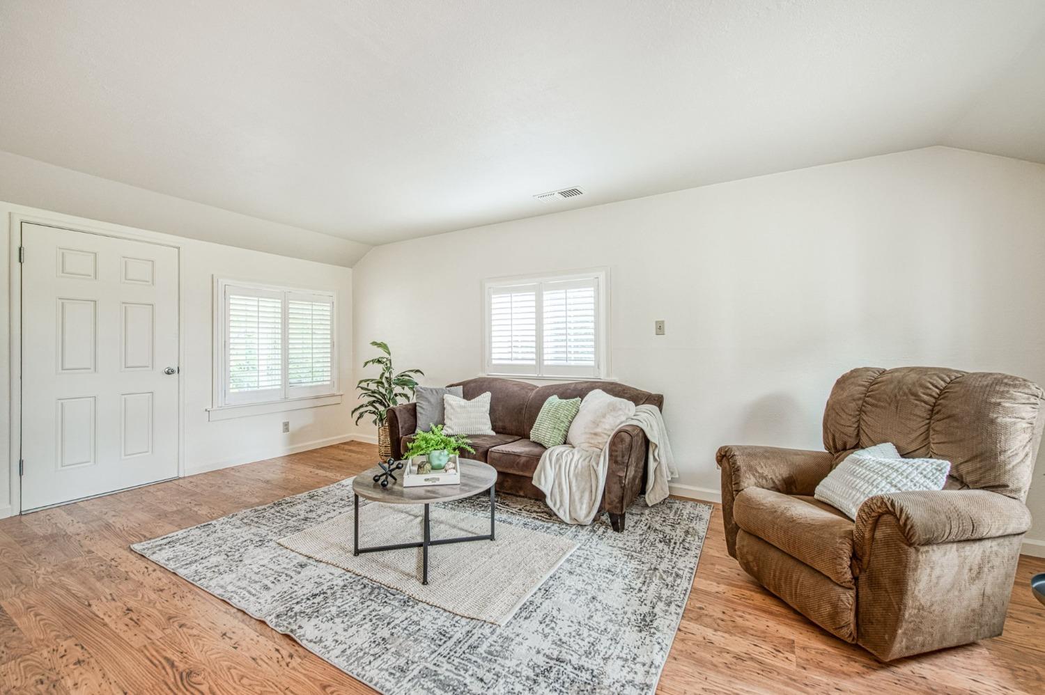 Detail Gallery Image 5 of 88 For 8029 Fruitland, Winton,  CA 95388 - 2 Beds | 1 Baths