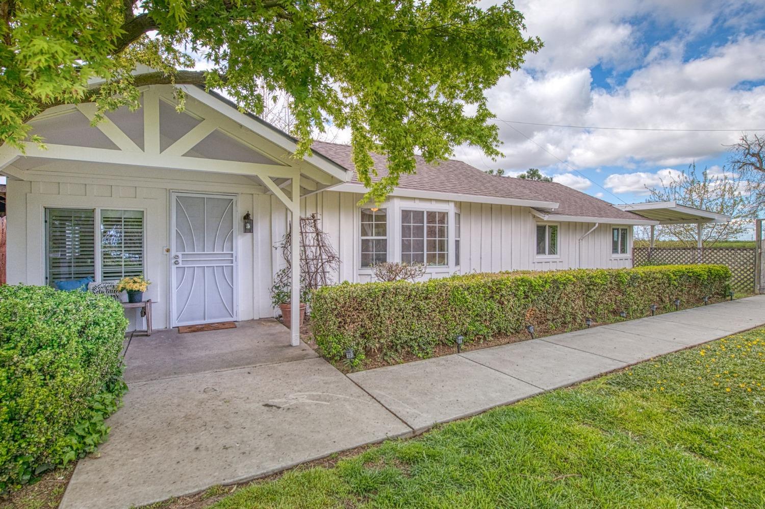 Detail Gallery Image 1 of 88 For 8029 Fruitland, Winton,  CA 95388 - 2 Beds | 1 Baths