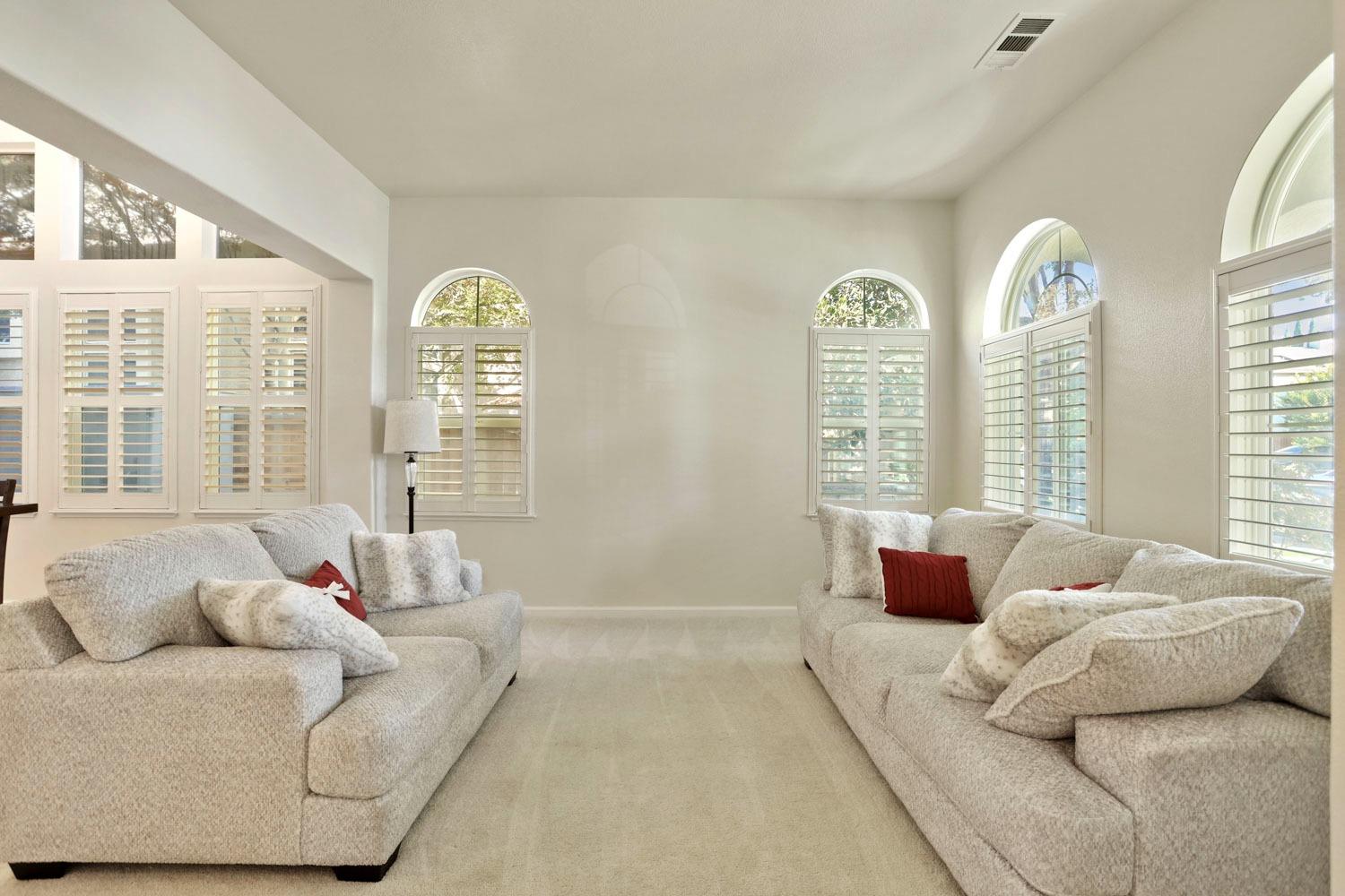 Detail Gallery Image 9 of 54 For 10831 Meadowmont Way, Stockton,  CA 95219 - 5 Beds | 3 Baths