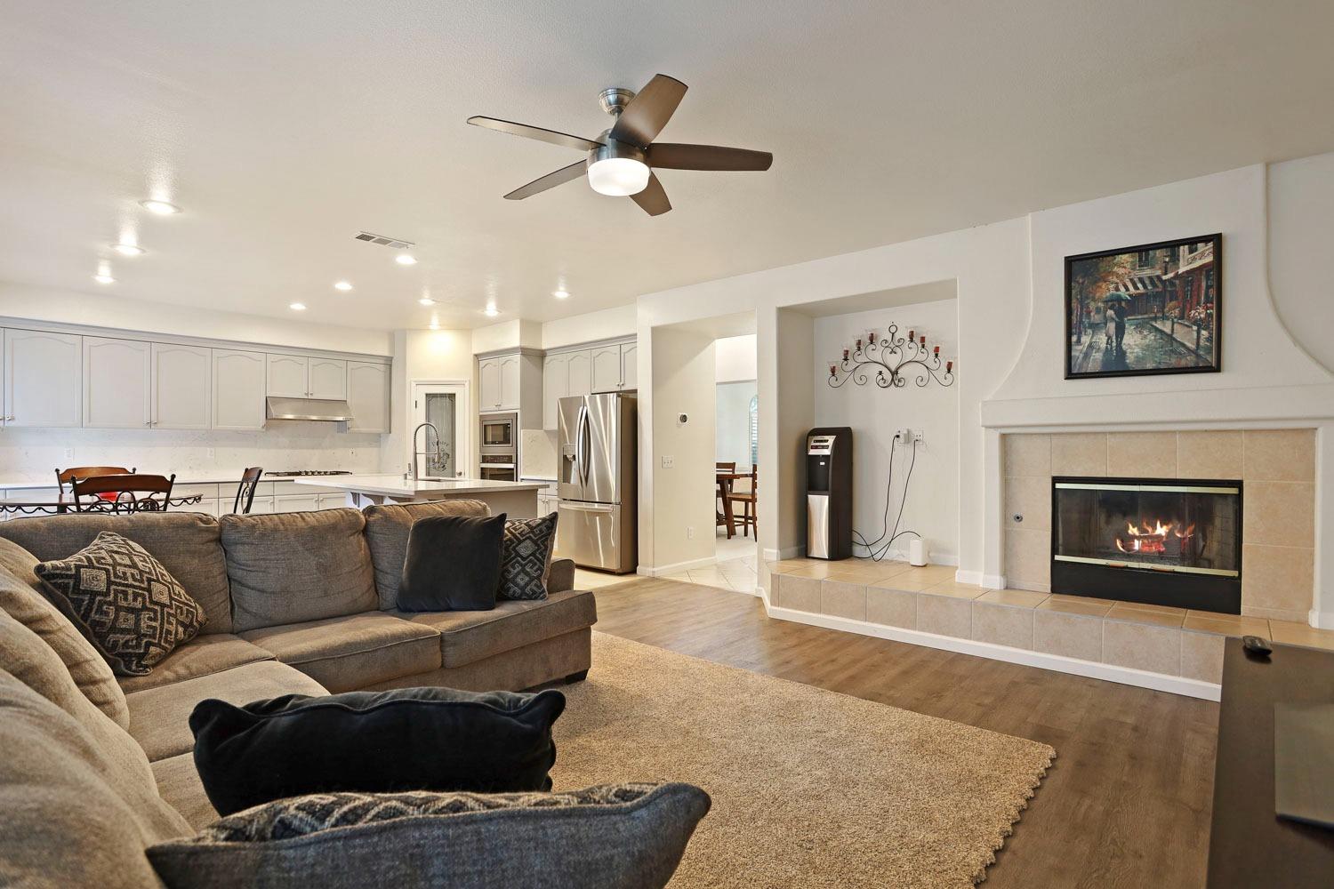 Detail Gallery Image 22 of 54 For 10831 Meadowmont Way, Stockton,  CA 95219 - 5 Beds | 3 Baths