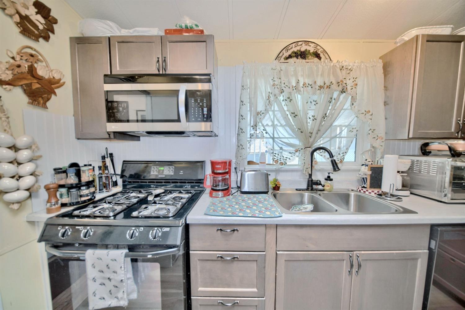 Detail Gallery Image 9 of 74 For 47 Clipper Ln, Modesto,  CA 95356 - 3 Beds | 2 Baths