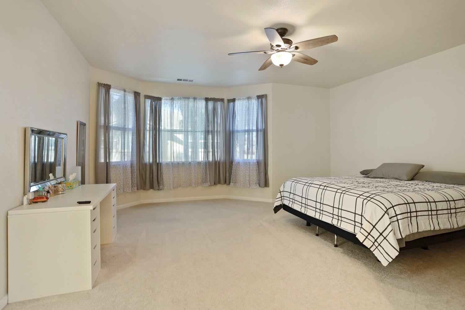 Detail Gallery Image 29 of 54 For 10831 Meadowmont Way, Stockton,  CA 95219 - 5 Beds | 3 Baths