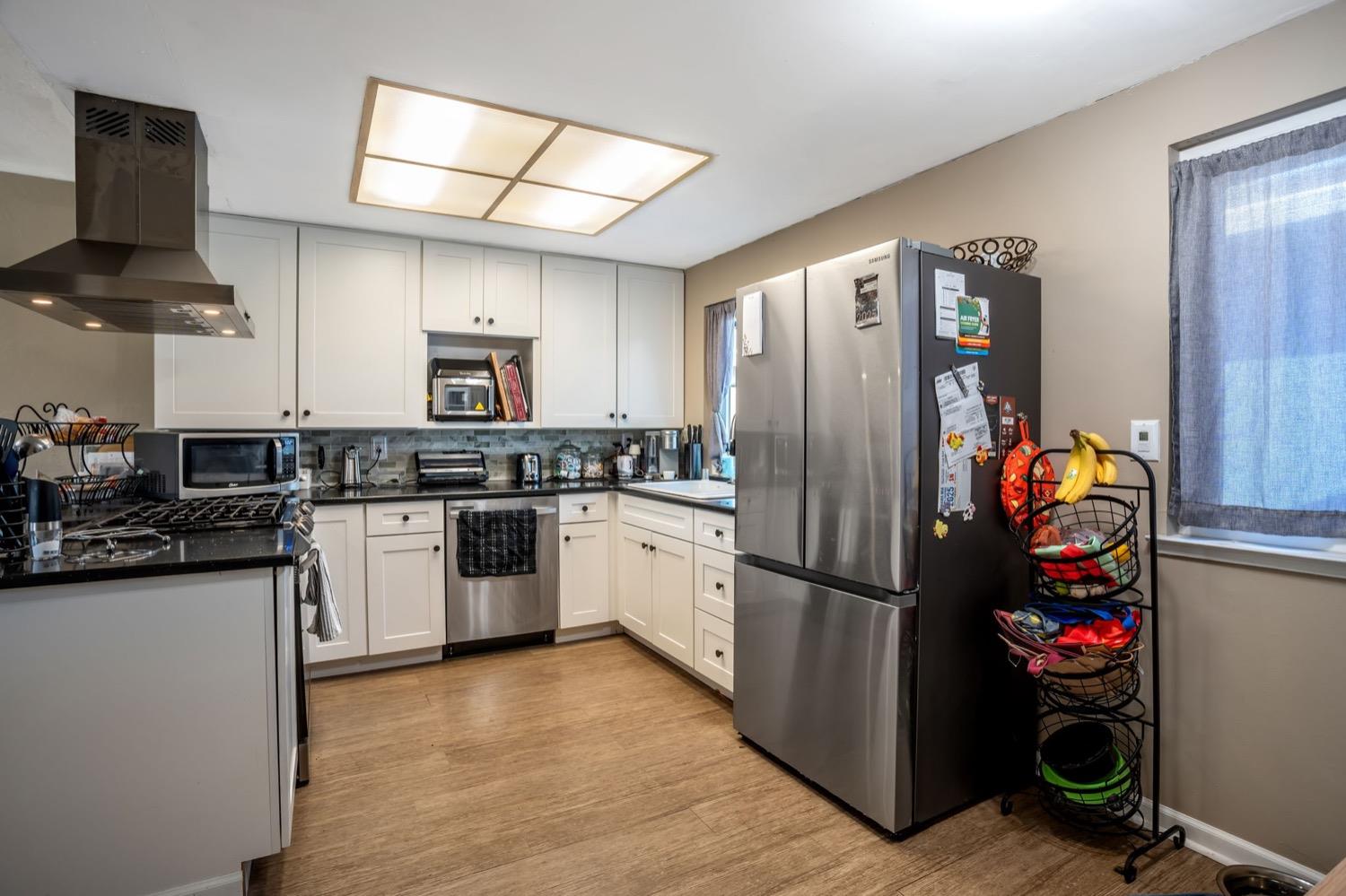 Detail Gallery Image 6 of 28 For 9443 Fort Worth Way, Sacramento,  CA 95827 - 3 Beds | 2 Baths