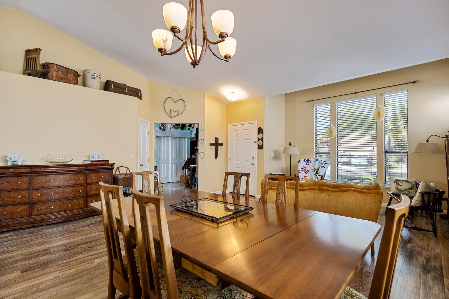 Detail Gallery Image 7 of 30 For 10434 Donner Ave, Stockton,  CA 95209 - 4 Beds | 2 Baths