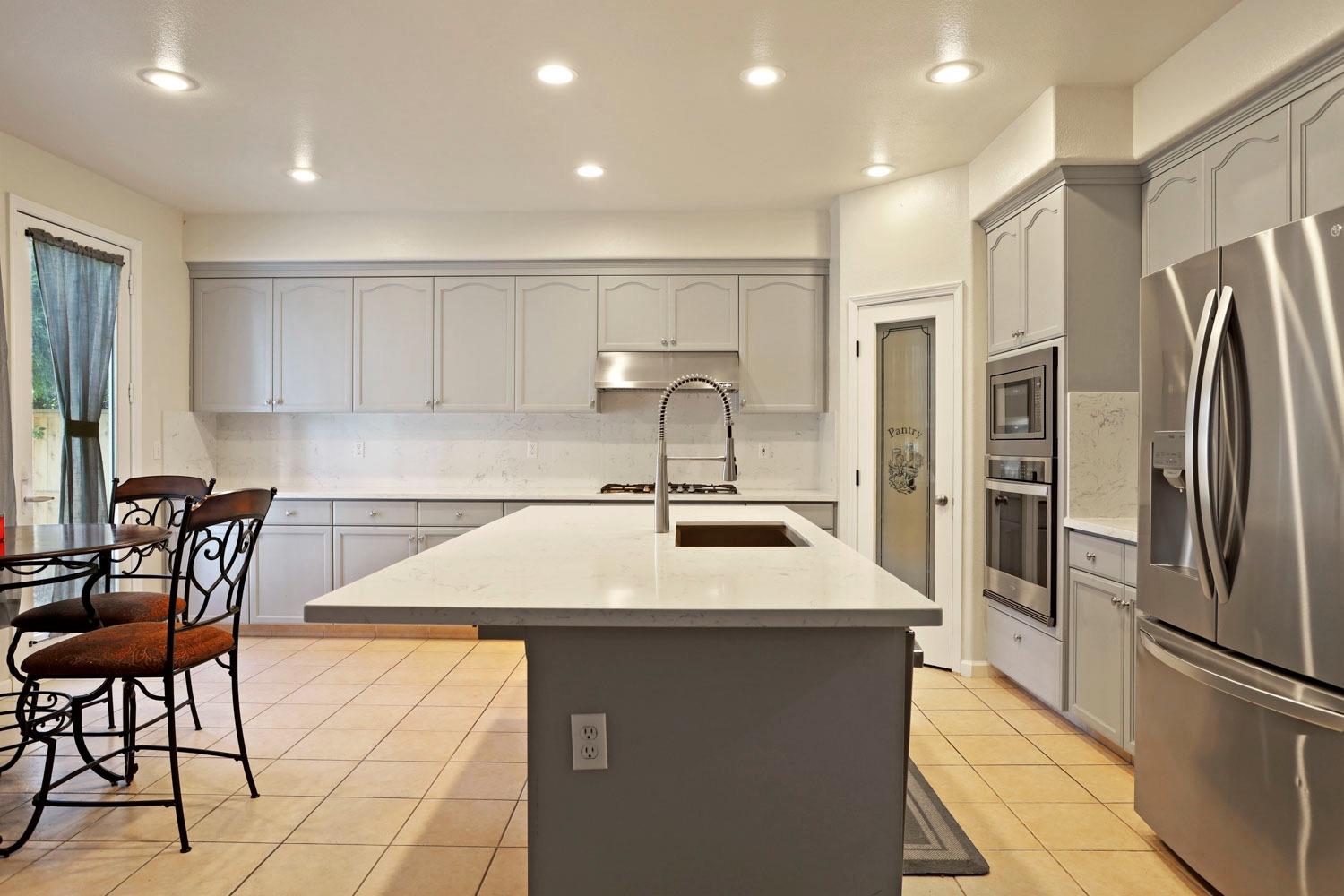 Detail Gallery Image 17 of 54 For 10831 Meadowmont Way, Stockton,  CA 95219 - 5 Beds | 3 Baths