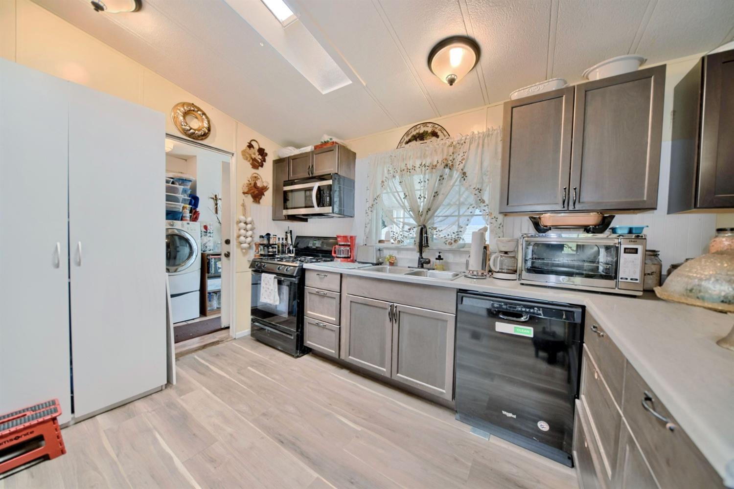 Detail Gallery Image 7 of 74 For 47 Clipper Ln, Modesto,  CA 95356 - 3 Beds | 2 Baths