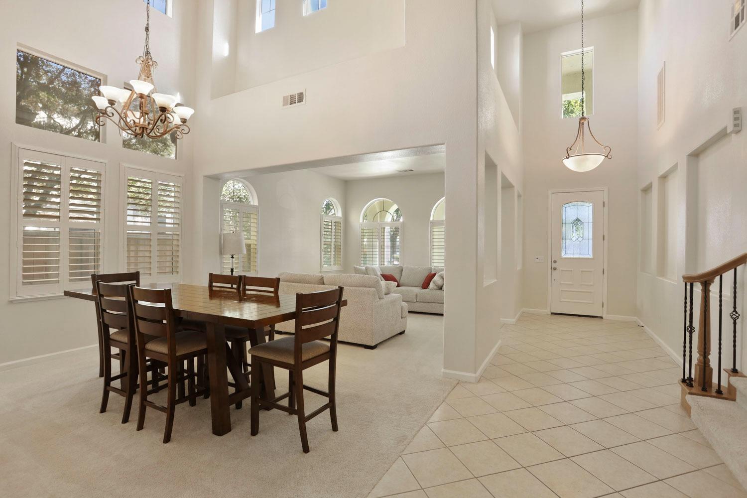 Detail Gallery Image 5 of 54 For 10831 Meadowmont Way, Stockton,  CA 95219 - 5 Beds | 3 Baths