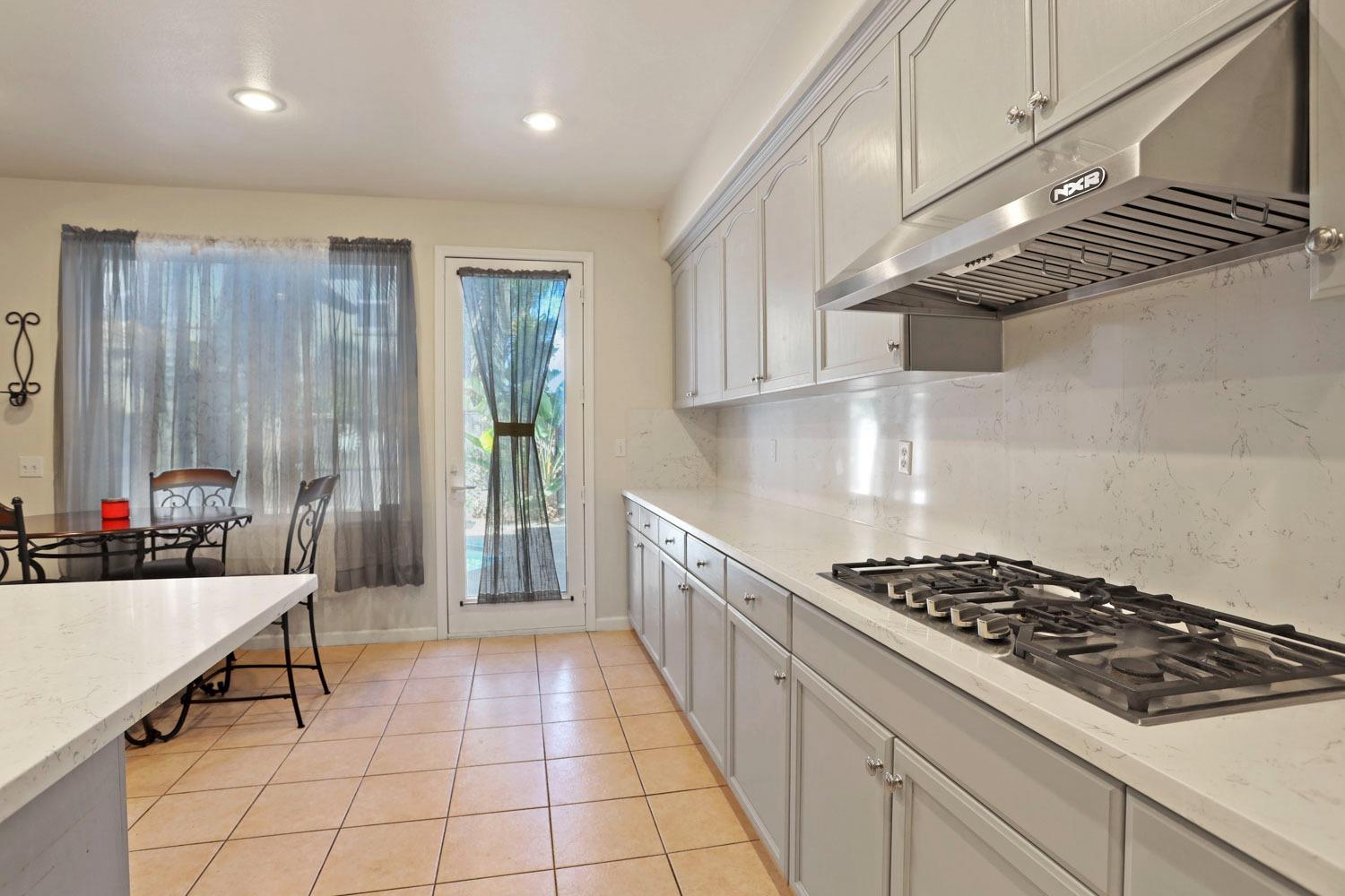 Detail Gallery Image 19 of 54 For 10831 Meadowmont Way, Stockton,  CA 95219 - 5 Beds | 3 Baths