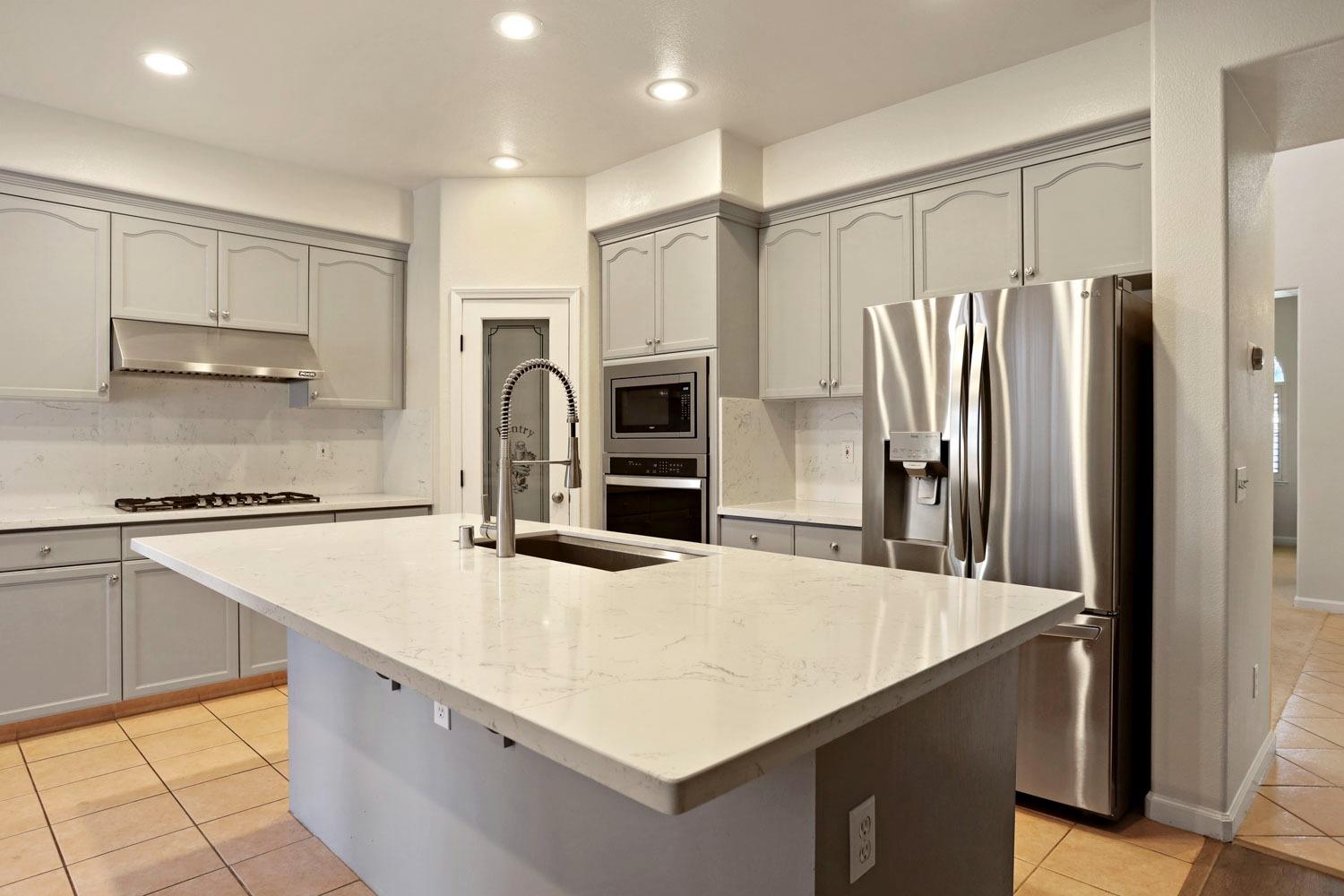 Detail Gallery Image 16 of 54 For 10831 Meadowmont Way, Stockton,  CA 95219 - 5 Beds | 3 Baths