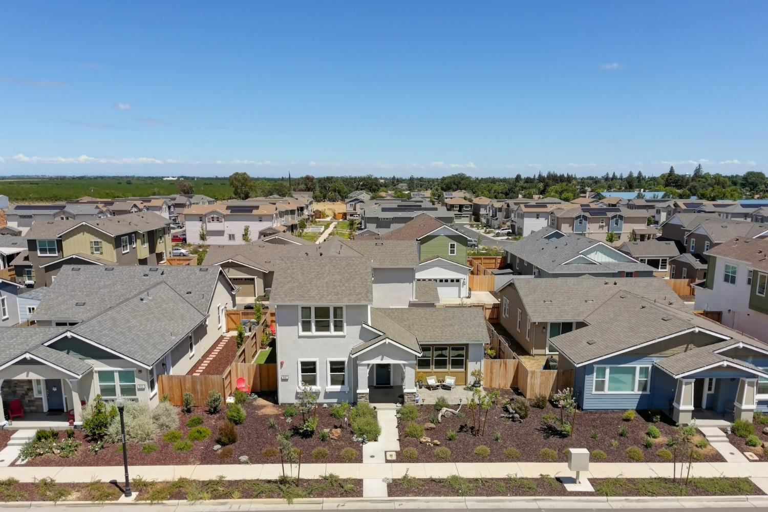 Detail Gallery Image 4 of 93 For 947 Wyatt Ln, Winters,  CA 95694 - 4 Beds | 3/1 Baths