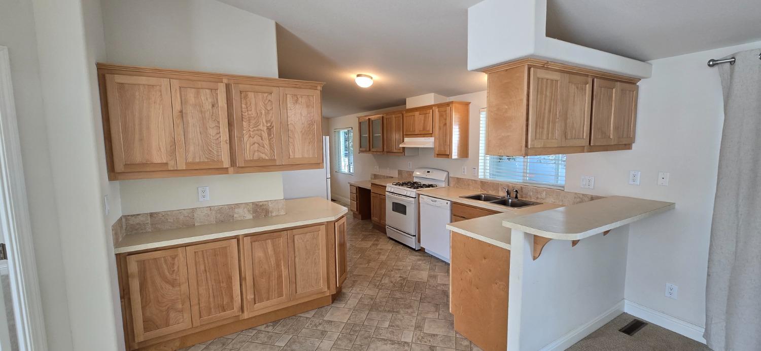 Detail Gallery Image 14 of 49 For 194 Full Cir, Davis,  CA 95618 - 3 Beds | 2 Baths