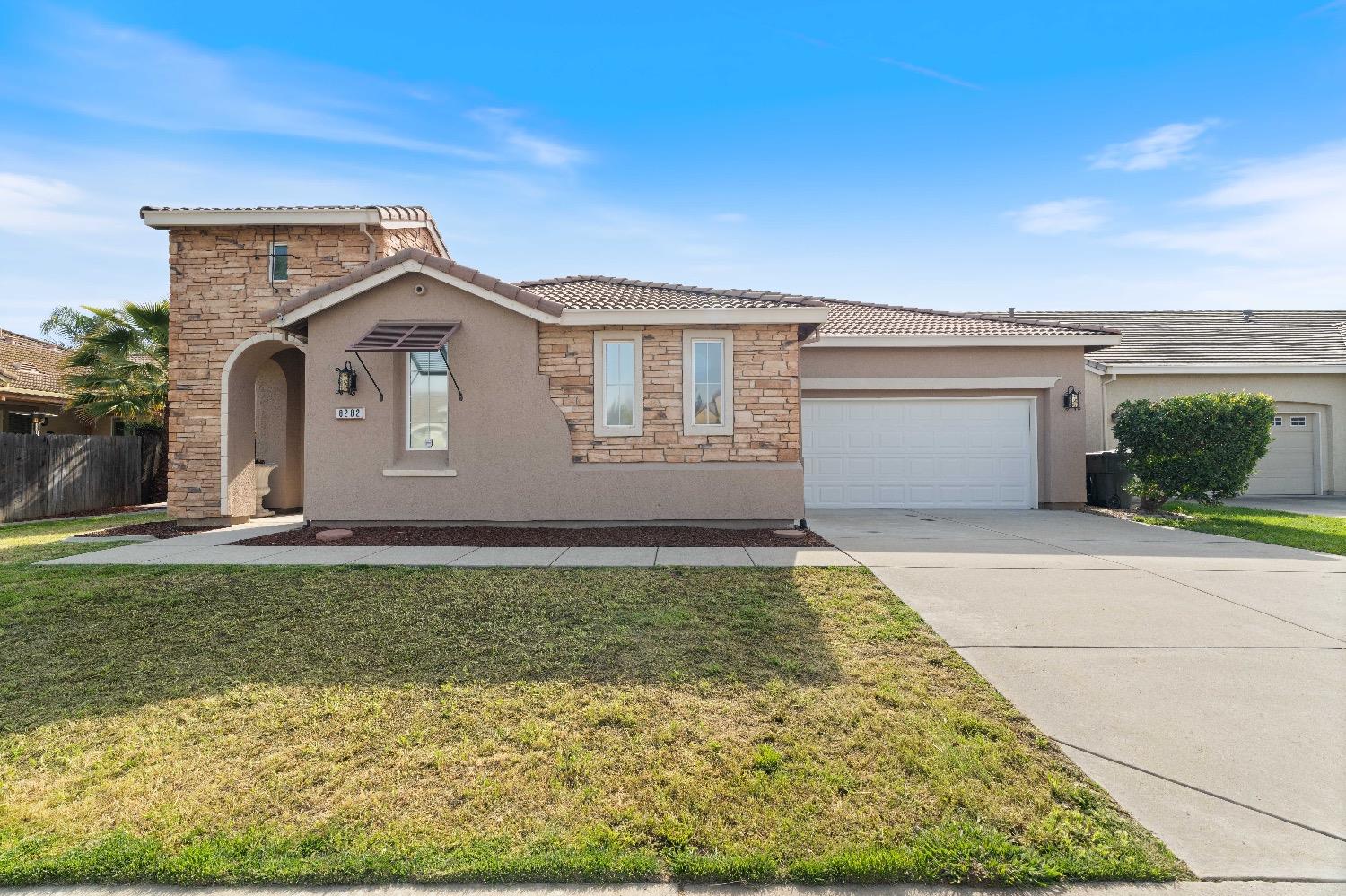 Detail Gallery Image 1 of 1 For 8282 Cabochon Way, Sacramento,  CA 95829 - 4 Beds | 2/1 Baths