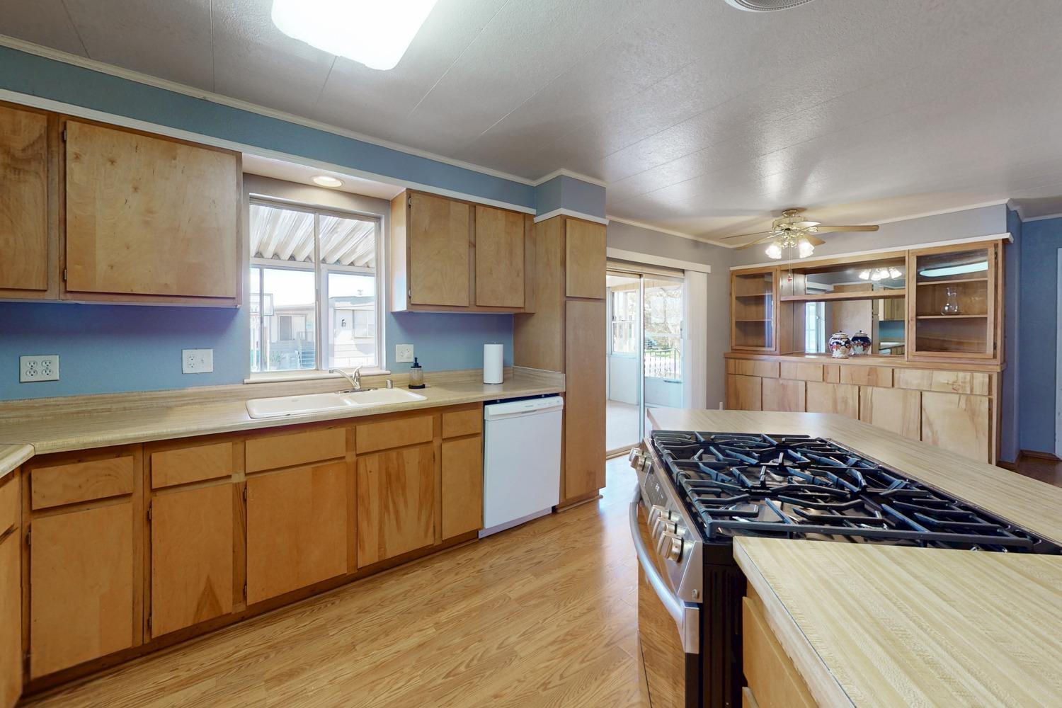 Detail Gallery Image 16 of 49 For 85 via Roberto, Olivehurst,  CA 95961 - 2 Beds | 2 Baths