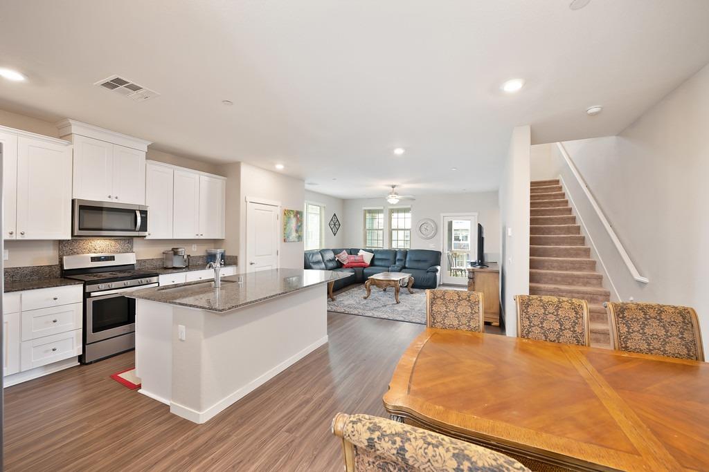 Detail Gallery Image 15 of 27 For 3230 New York Rd, West Sacramento,  CA 95691 - 4 Beds | 3/1 Baths