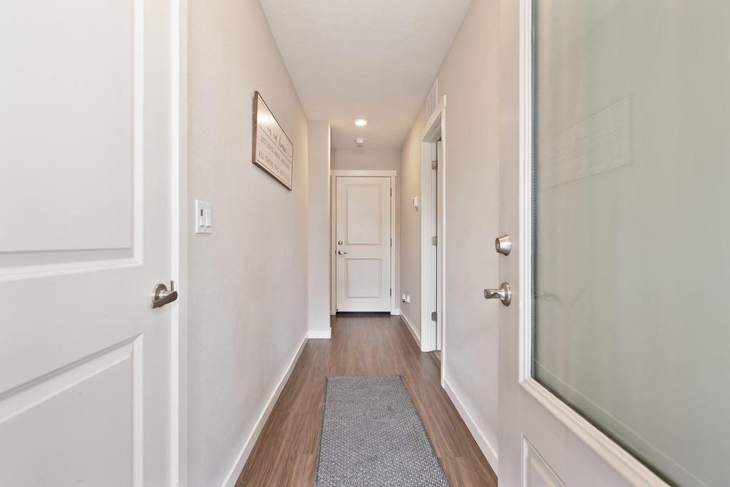 Detail Gallery Image 4 of 27 For 3230 New York Rd, West Sacramento,  CA 95691 - 4 Beds | 3/1 Baths