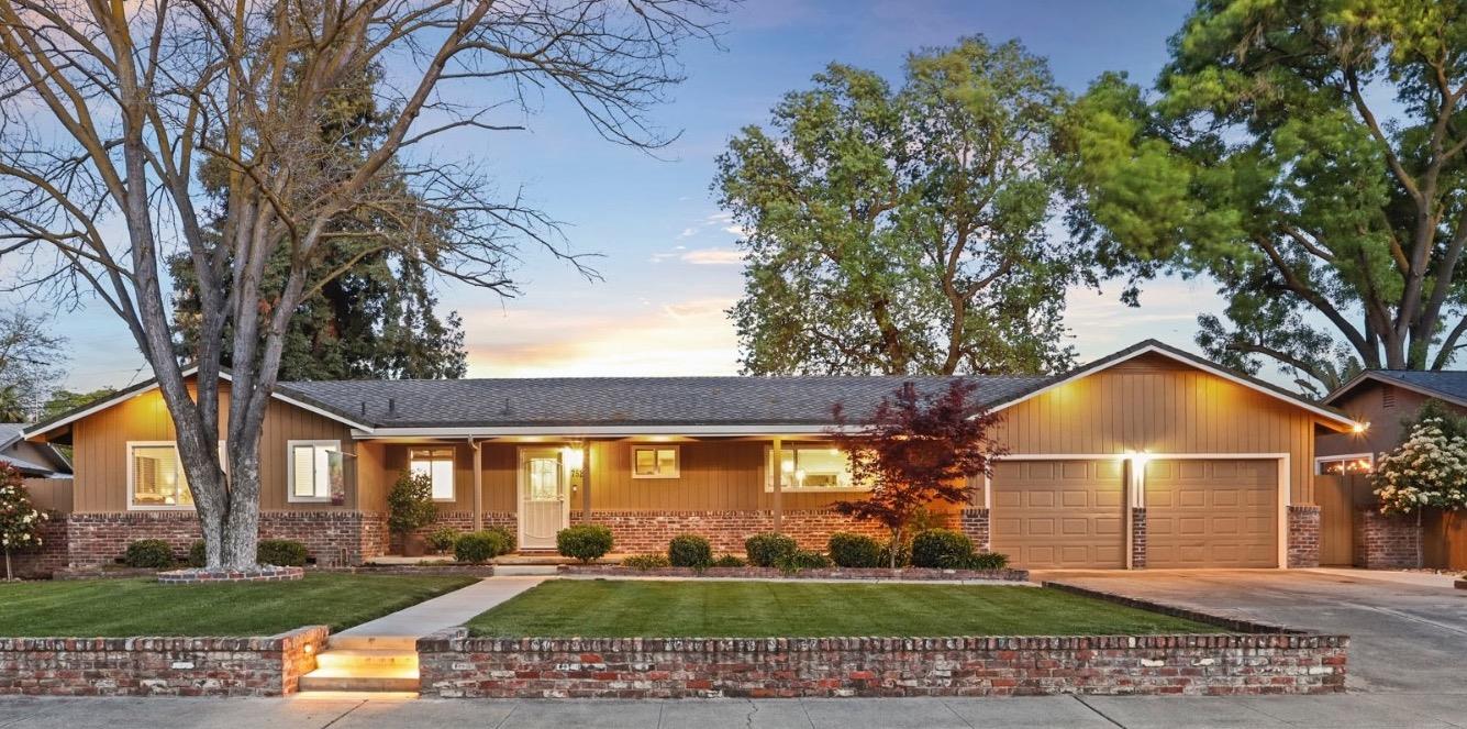 Detail Gallery Image 1 of 51 For 7522 Woodside Dr, Stockton,  CA 95207 - 3 Beds | 3 Baths
