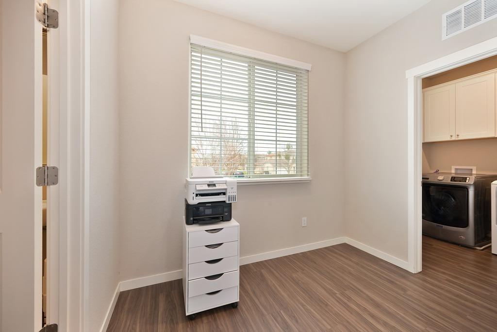 Detail Gallery Image 16 of 27 For 3230 New York Rd, West Sacramento,  CA 95691 - 4 Beds | 3/1 Baths