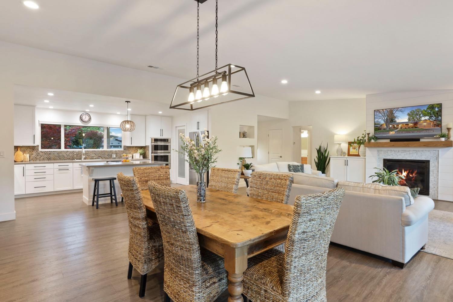 Detail Gallery Image 7 of 51 For 7522 Woodside Dr, Stockton,  CA 95207 - 3 Beds | 3 Baths