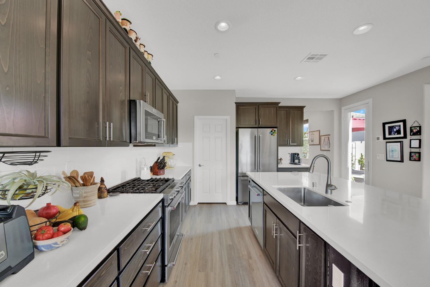 Detail Gallery Image 30 of 93 For 947 Wyatt Ln, Winters,  CA 95694 - 4 Beds | 3/1 Baths