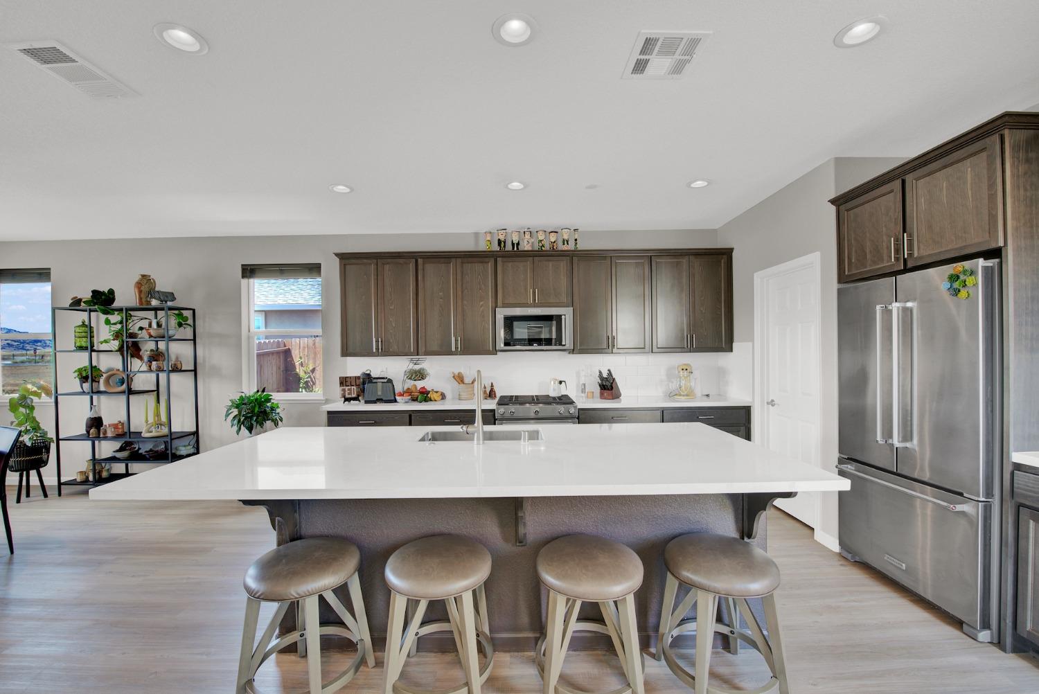Detail Gallery Image 27 of 93 For 947 Wyatt Ln, Winters,  CA 95694 - 4 Beds | 3/1 Baths
